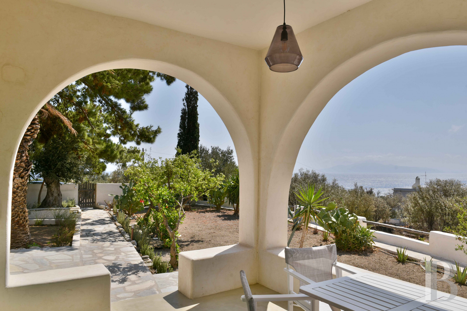 Sur l’île de Tinos, au nord des Cyclades, une ancienne ferme oléicole transformée en maison de charme - photo  n°1